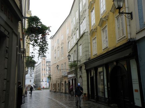 [Translate to Englisch:] street city center of Linz