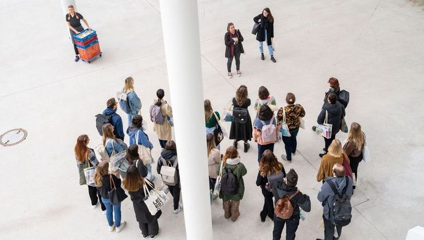 Gruppe am JKU Campus