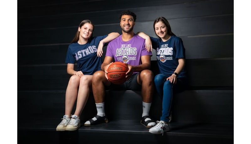 College T-Shirt 