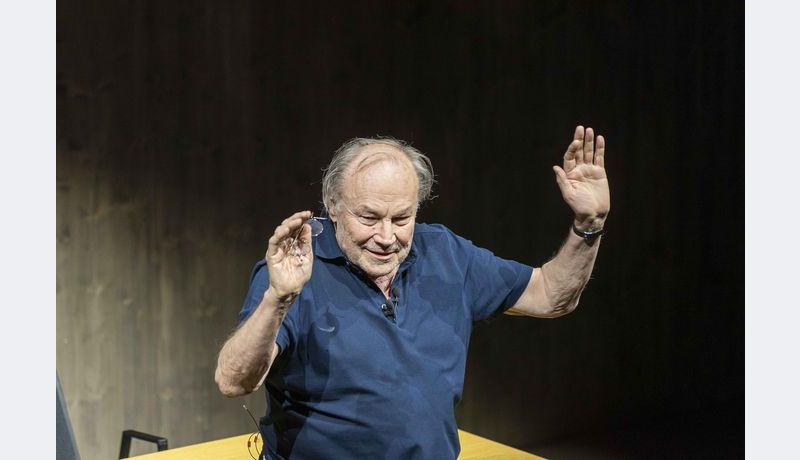 Klaus Maria Brandauer speaks to the audience