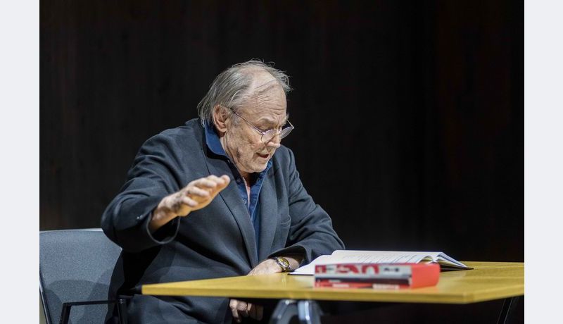Klaus Maria Brandauer reading