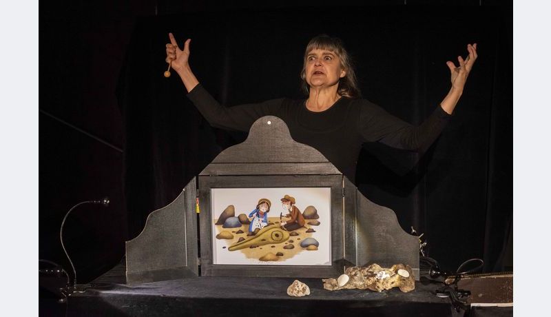 Paper theater