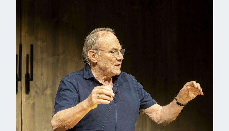 Klaus Maria Brandauer speaks to the audience