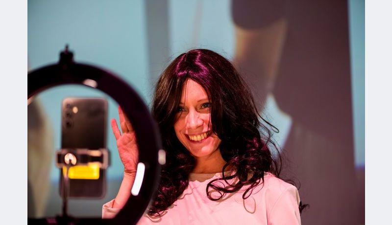 [Translate to Englisch:] Barbara Novotny als Infuencerin zum Thema Haare