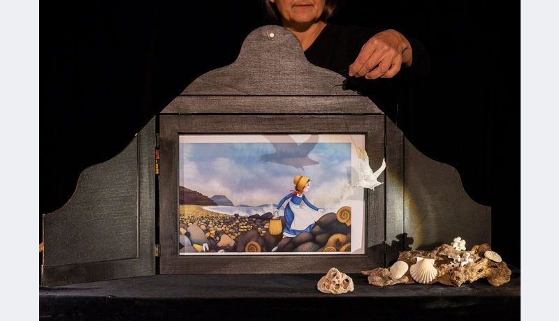 Paper theater