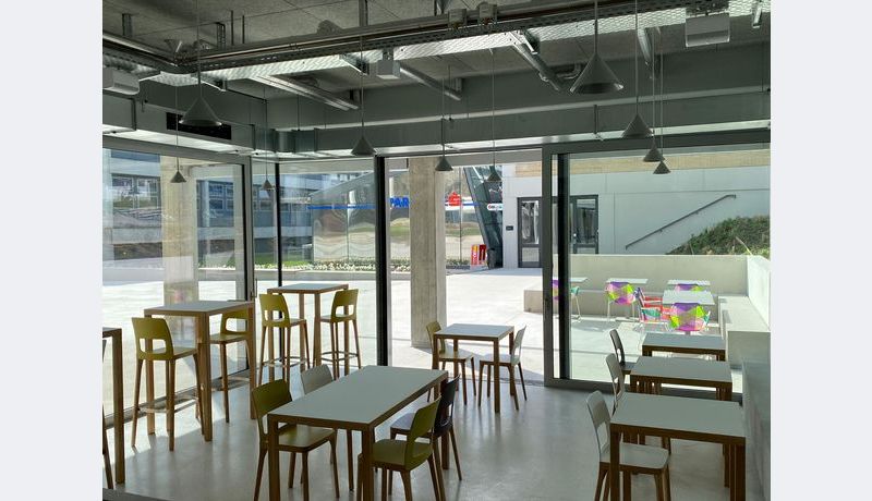 Cafebar Innenansicht auf Terasse